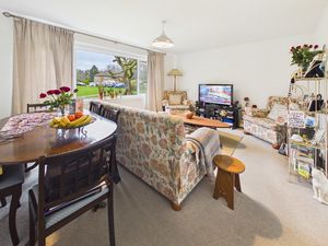 LIVING ROOM- click for photo gallery